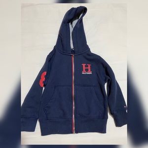 TOMMY HILFIGER/ SIZE: 4T/ Navy blue w/Red lettering hoodie w/zipper.